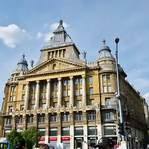 Standard By Hi5 - Anker 1 , Budapest Ungarn